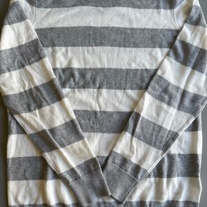 EUC Amazon Essentials Crew Sweater sz M